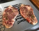 Une image de l'étape 2 de Côtes de porc aux cèpes et sauce au vin.