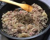 Une image de l'étape 7 de Bœuf épicé aux courgettes, oignons et persil.