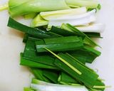 Hình bước làm 2 của món Mực xào cần tỏi