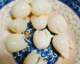 Hình bước làm 1 của món Hoa tuylip trắng làm từ trứng cút
