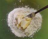 Foto del paso 1 de la receta: Tarta crocante de cerezas y arándanos azules