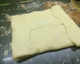 صورة لخطوة 2 من وصفة كرواصون المحلات croissant🥐🥐