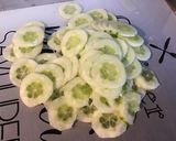 Une image de l'étape 3 de Salade de concombre aux tomates,olives et fromage frais.