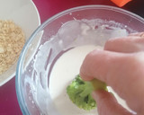 Foto del paso 3 de la receta: Brócoli rebozado con masa Orly y nachos