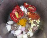 A picture of step 1 of Alo gosht shorba.