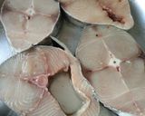A picture of step 1 of Surmai fish in gravy.