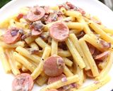 Hình bước làm 5 của món Carbonara pasta xúc xích sốt kem