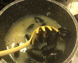 Foto del passaggio 2 della ricetta Cozze alla bretone con panna