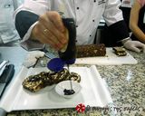 Φωτογραφία βήματος 12 της συνταγής Λαχταριστός κορμός με σιρόπι σοκολάτας και φράουλες