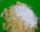 A picture of step 3 of Noodles pakoray.