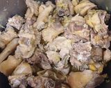 Hình bước làm 3 của món Gà kho củ nén (hành tăm)