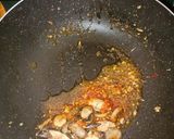 Foto langkah ke 2 dari resep 125. Indomie spicy aglio olio with mushroom.