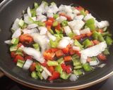 Foto del paso 7 de la receta Rodajas de merluza con arroz, tomate y huevo