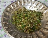 A picture of step 12 of Methi pithla jowar green garlic bhakri and thecha village style.