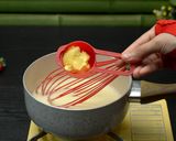 Foto langkah ke 8 dari resep TANPA TERIGU TANPA MIXER TANPA OVEN | CAKE KETAGIH SUPER LEMBUT.