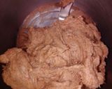 Foto del paso 3 de la receta: Bollitos con pepitas de chocolate y galletas