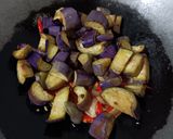 Foto langkah ke 2 dari resep Tumis Terong Ungu.