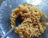 Foto langkah ke 3 dari resep Kantong Pangsit Isi Mie Instan.