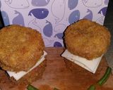 Foto langkah ke 15 dari resep Indomie burger with fishroll #Kookpaderjabodetabek #IR_MieInstan.