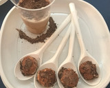 Foto del paso 5 de la receta: Bolitas de queso con uva y chocolate
