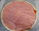 Foto del paso 2 de la receta: Corona hojaldrada de jamón y queso