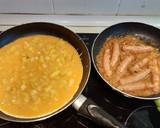 Foto del paso 8 de la receta: Tortilla de patatas con salchichas encebollada al vino