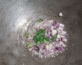 A picture of step 3 of Spicy Roti Upma.