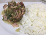 Costillas de cerdo ahumado con jamón y verduras