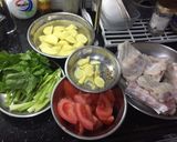 Foto langkah ke 3 dari resep SUP TULANG IKAN,TOMAT & KENTANG.