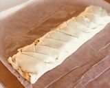 Une image de l'étape 2 de Tresse feuilletée 3 fromages / jambon de parme / tomates / basilic.