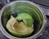 A picture of step 1 of Cheese Avocado Spread Cream.