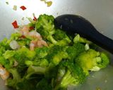 Foto langkah ke 3 dari resep Brokoli aroma bawang putih.