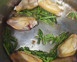 Foto del paso 3 de la receta: Paella de pollo y espárragos trigueros