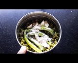 हिरव्या मुगाची भजी (hirvya moongachi bhaji recipe in marathi) रेसिपी स्टेप 1 फोटो 