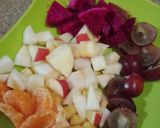 Foto langkah ke 1 dari resep Salad Buah Yakult.