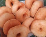 Foto langkah ke 8 dari resep Donat kampung tanpa telur.