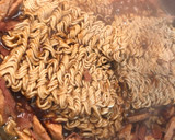 Foto del paso 3 de la receta: Noodles con pollo y bacon🍜