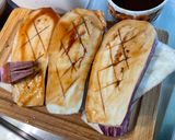 Une image de l'étape 4 de Aubergines graffiti, piments et oignon rouge marinés grillés à la plancha.