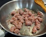 Foto del paso 3 de la receta: Alubias Blancas de Bote Exprés con Salchichas de Pollo y Champiñones