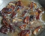 A picture of step 1 of Dates Amla Chutney.