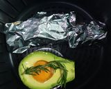 รูปขั้นตอนการทำที่ 1 ของ LOW-Crob : อาหารเช้า ไข่อบอะโวคาโด🥑🥚
