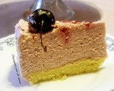 Foto del paso 15 de la receta: Tarta Mousse con Cerezas y Queso  (con base de bizcocho hecho al microondas)