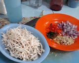 Foto langkah ke 2 dari resep Ayam Suwir Sambal Matah-Pandan.