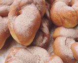 Foto langkah ke 4 dari resep Donat kepang metode autolysis.