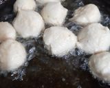 A picture of step 4 of Dahi Vada.
