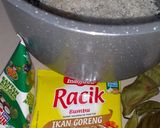 Foto langkah ke 1 dari resep Nasi Kuning (Racik Ikan Goreng).