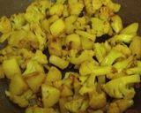A picture of step 2 of Aloo gobhi.