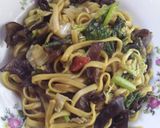 Foto langkah ke 10 dari resep Mie Telor Sayur ala Riska Suci Rahmawati.