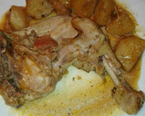 Foto del paso 3 de la receta: Muslo de Pollo a las finas hierbas al horno con patatas