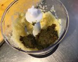 Une image de l'étape 3 de Sauce salade au citron confit, pesto de fanes epicé et melfor.